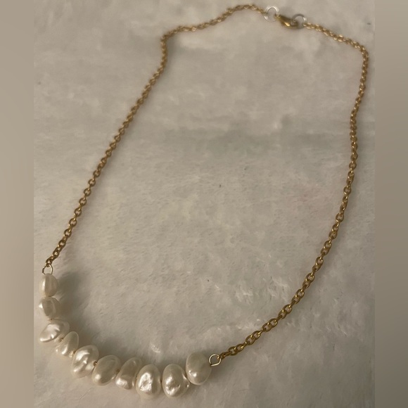 Handmade freshwater pearls with gold chain necklace - Picture 2 of 2